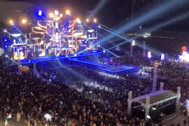 Rộn ràng đón năm mới 2019 khắp 3 miền