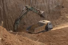 Kon Tum:Khai thác đất sét trái phép trong những ngày nghỉ lễ Tết dương lịch