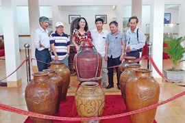 Xem triển lãm gốm gặp Tây Nguyên
