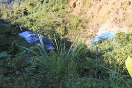 Đột nhập 'căn cứ' vàng tặc: Lộ điểm yếu chính quyền địa phương