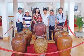 Xem triển lãm gốm gặp Tây Nguyên