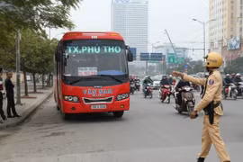 Công bố đường dây nóng phản ánh xe nhồi nhét,chặt chém giá vé dịp Tết