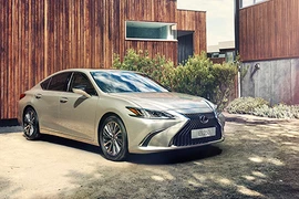 Lexus ES 250 2019 giá 2,5 tỷ tại Việt Nam