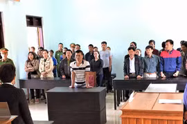 Lãnh 24 tháng tù vì tội chống người thi hành công vụ