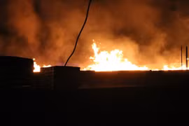 Cháy lớn tại nhà xưởng sản xuất pallet gỗ tại Bình Dương