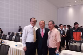 Thầy Park hội ngộ bầu Đức, bầu Thắng tại Quảng Nam