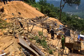 Vào núi Chúa tìm vàng, một phụ nữ bị nước cuốn trôi mất tích