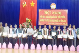 Đức Cơ: Biểu dương già làng, thôn trưởng, người có uy tín tiêu biểu