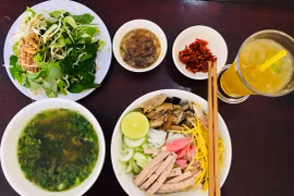 Độc đáo món bún mắm Huế "2 tô" ở Gia Lai