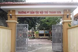 Nghi vấn hiệu trưởng lạm dụng tình dục học sinh nam