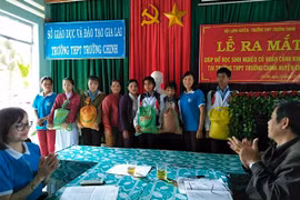 Hội LHPN huyện Chư Sê giúp đỡ học sinh có hoàn cảnh khó khăn