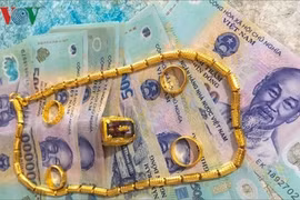 Thầy giáo trả lại túi đầy tiền vàng - cú lừa chạm đến trái tim