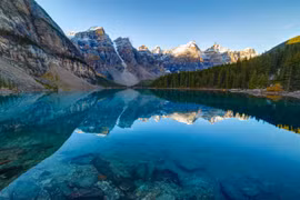 Vẻ đẹp siêu thực của hồ Moraine