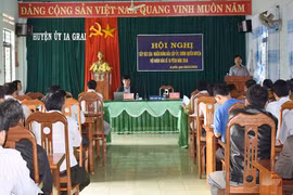 Lãnh đạo huyện Ia Grai đối thoại với người dân