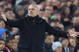 Jose Mourinho, nạn nhân 'chết chìm' trên con tàu lạc hậu