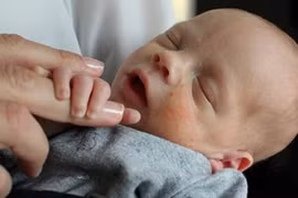 Em bé đầu tiên ra đời từ tử cung người chết được cấy ghép