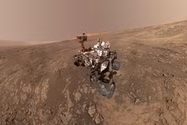 Giới khoa học ngỡ ngàng trước vật thể sáng bóng bí ẩn trên sao Hỏa