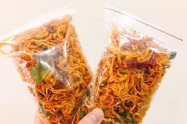 Đi du lịch mang ớt, bò khô giấu trong vali: Bị phạt 700 triệu đồng