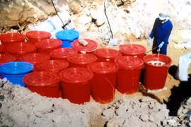 Đối mắt với nhiều hiểm nguy để trả lại sự yên bình cho đất