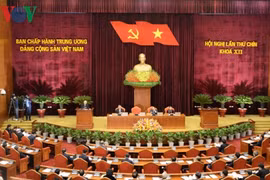 Cách chức UVBCH TƯ Đảng, Phó Bí thư TT TPHCM của ông Tất Thành Cang