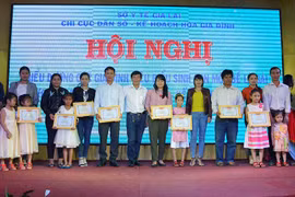 Những gia đình vượt qua định kiến