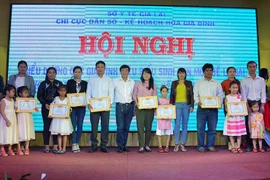 Những gia đình vượt qua định kiến