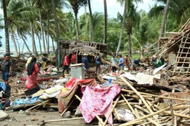 Sóng thần tại Indonesia: Người dân vùng thiên tai bắt đầu trở về nhà