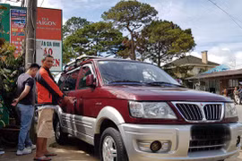 Lâm Đồng: Quên khóa ô tô, nữ tài xế bị "khoắng" sạch tài sản