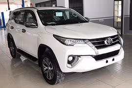 Chỉ 2 xe con nhập khẩu Indonesia về Việt Nam đầu tháng 12