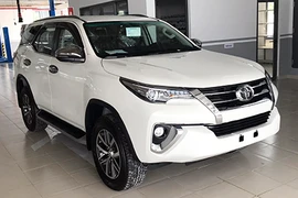 Chỉ 2 xe con nhập khẩu Indonesia về Việt Nam đầu tháng 12