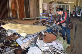 Cơ sở thu mua phế liệu tìm ẩn nguy cơ cháy nổ và ô nhiễm