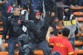 CĐV Việt Nam bị đuổi đánh khi tới Malaysia xem trận chung kết AFF Cup?