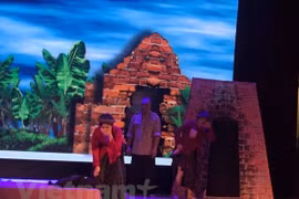 'Chí Phèo' tái xuất trên sân khấu kịch với 'chiếc áo' mới