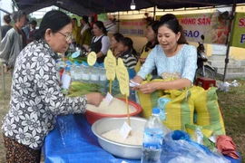 Thị xã Ayun Pa khai mạc chợ phiên nông sản an toàn