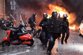 Cảnh sát Pháp bắt giữ gần 80 người biểu tình 'Áo vàng' tại Paris