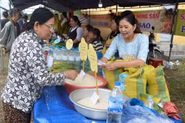 Thị xã Ayun Pa khai mạc chợ phiên nông sản an toàn