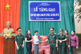 Lữ pháo binh 40 giúp đỡ học sinh nghèo
