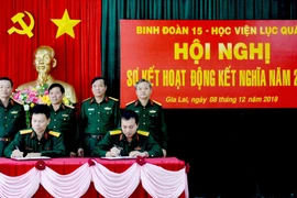 Binh đoàn 15 và Học viện Lục quân sơ kết hoạt động kết nghĩa