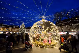 Chợ Giáng sinh lung linh kỳ ảo khiến du khách mê mẩn lạc lối
