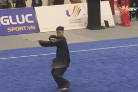 Nóng: VĐV Văn Phương môn Wushu chấn thương nặng, được bế ra khỏi sàn đấu