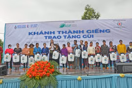 Khánh thành giếng và tặng gùi nước cho người dân huyện Chư Păh