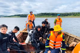 Kbang: Tìm kiếm nạn nhân mất tích ở hồ thủy điện Vĩnh Sơn B