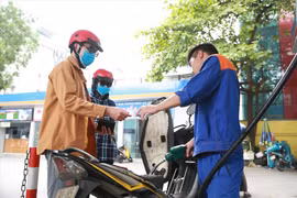 Lùi ngày điều chỉnh giá xăng dầu