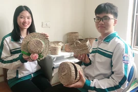 Khi cây sả và khoai nước biến hình