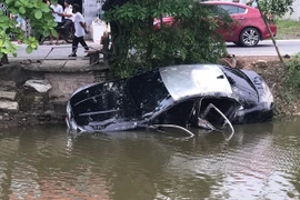 Hải Phòng: Xe ô tô lao xuống mương, hai người tử vong