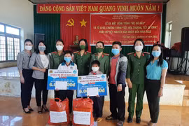 Chương trình "Mẹ đỡ đầu" của Hội Phụ nữ Công an Đắk Nông