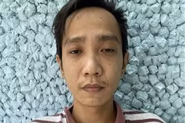 Dùng clip 'nóng' của giám đốc và nữ công nhân để tống tiền