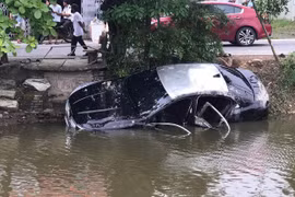 Hải Phòng: Xe ô tô lao xuống mương, hai người tử vong
