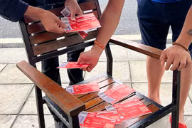 Bán kết U.23 Việt Nam - U.23 Malaysia: Vé hét lên trời, người mua hiu hắt