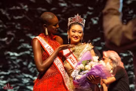 Tân Hoa hậu Hoàn vũ Canada diện váy của nhà thiết kế Việt trong đêm đăng quang